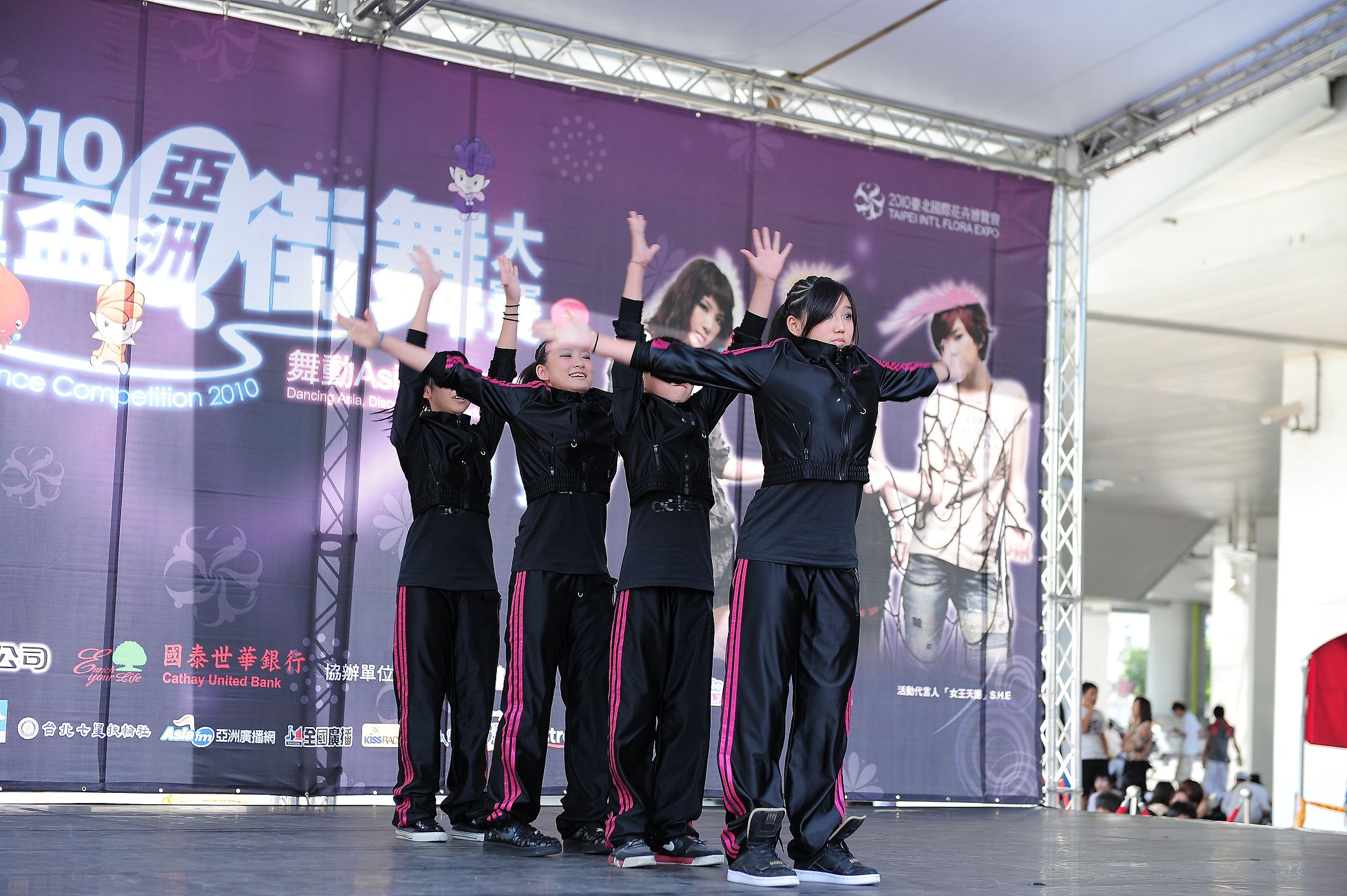 http://i.dcview.tw/gallery/201007/c2d7a4349c9aa7a5a00bed1ab64d0d32.jpg