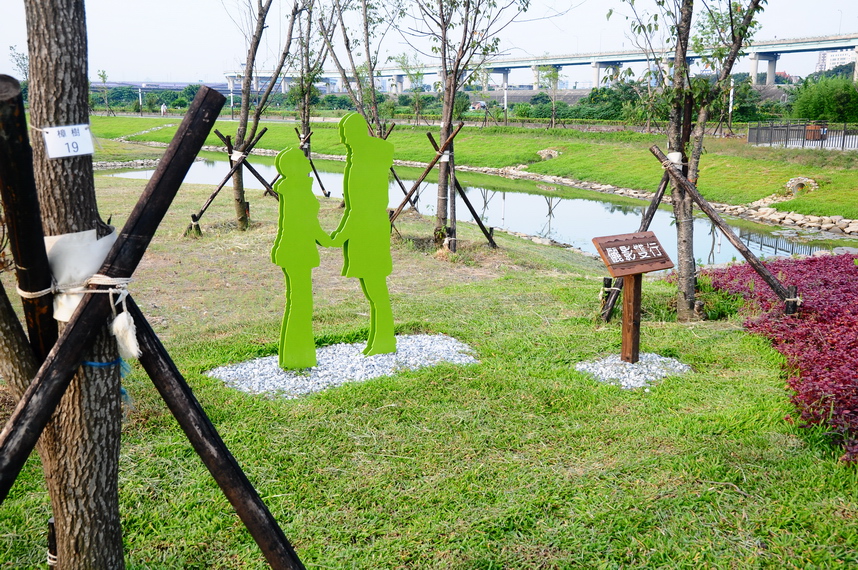http://i.dcview.tw/gallery/201007/ec6a5672f2edcc06cddbd426b742fe95.jpg