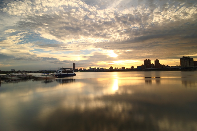 http://i.dcview.tw/gallery/201008/09f7396677a9aef11e79f5d67d531258.jpg