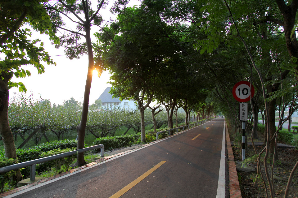 http://i.dcview.tw/gallery/201008/21908645d597778b3820392f9b1ee895.jpg