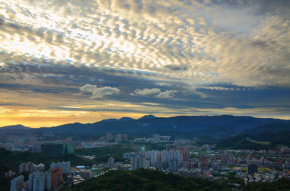 http://i.dcview.tw/gallery/201008/6ee6d43db15a61bdf98e4ee83cd8b9e9.jpg