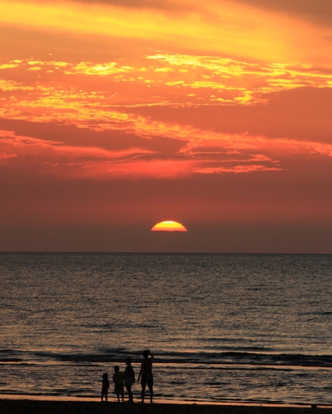http://i.dcview.tw/gallery/201008/e0c78f79b8800d5c4b8dc985dda9a394.jpg