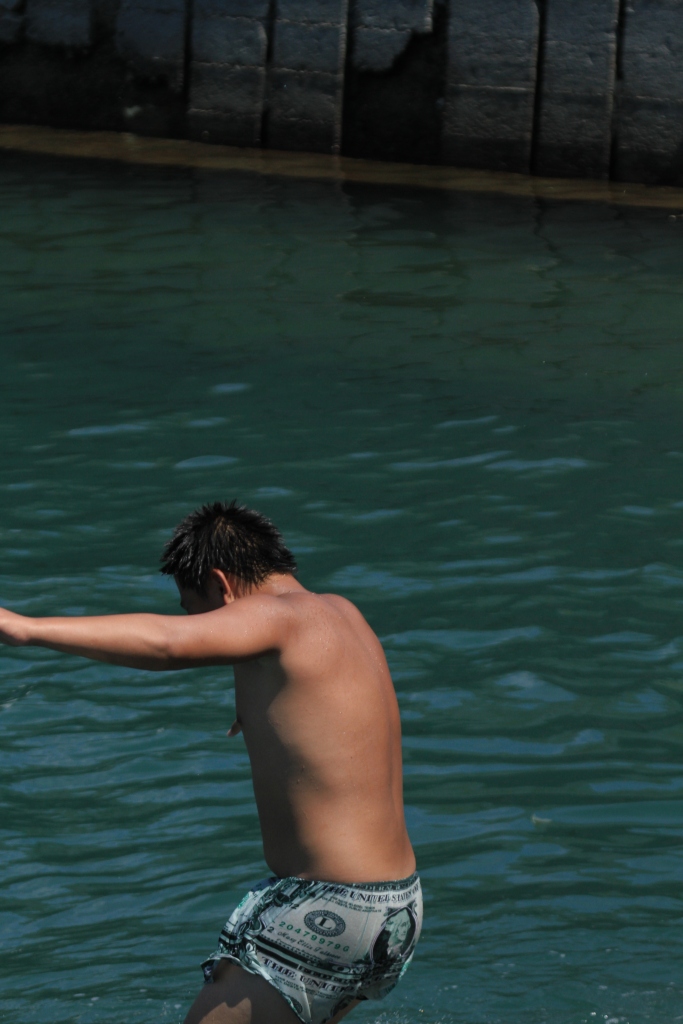 http://i.dcview.tw/gallery/201008/eb0932a830619130624c545aa8d50c84.jpg