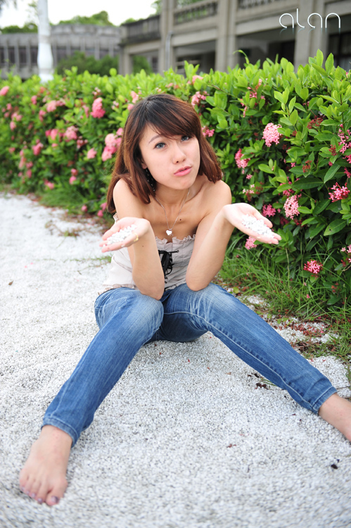 http://i.dcview.tw/gallery/201009/99dbb6407ae0cb5b7cc7fe7b26a74b8c.jpg