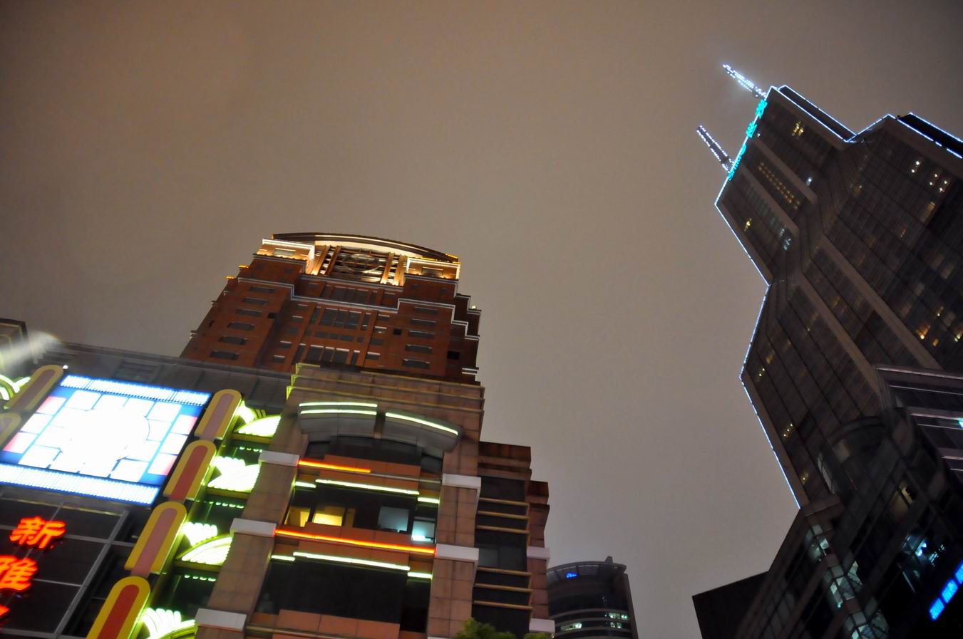 http://i.dcview.tw/gallery/201010/b4219eb1deea0490a44f5c93d277774e.jpg