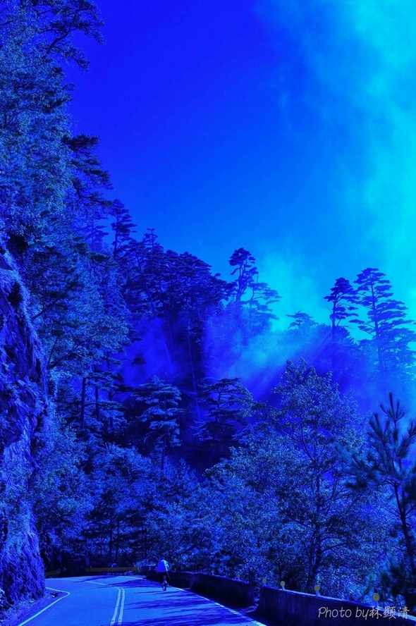http://i.dcview.tw/gallery/201011/79f88da6b1d454cb3081660b76ed9b57.jpg