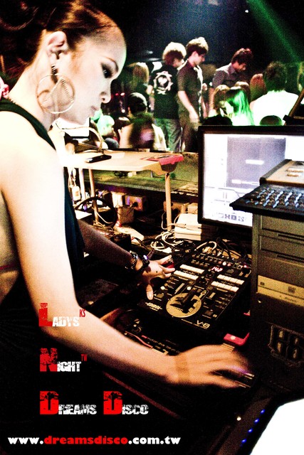 http://i.dcview.tw/gallery/201102/6bef0a526b5a51b80e1555906a2d9b83.jpg