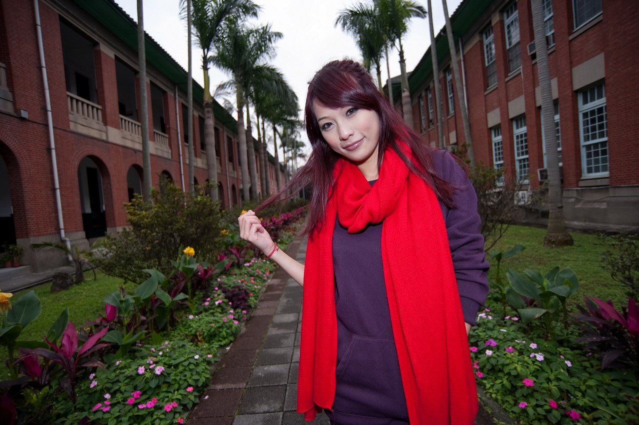 http://i.dcview.tw/gallery/201102/897ac1b5fc84bf65a3a61dbee7c87e0e.jpg