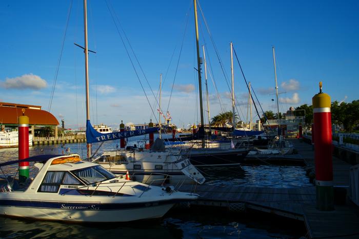 http://i.dcview.tw/gallery/201102/c8a418f5789e7765b9fd083d3471b2ea.jpg
