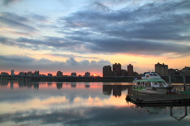 http://i.dcview.tw/gallery/201106/f3f966268c68c1680ae45d69318896e7.jpg