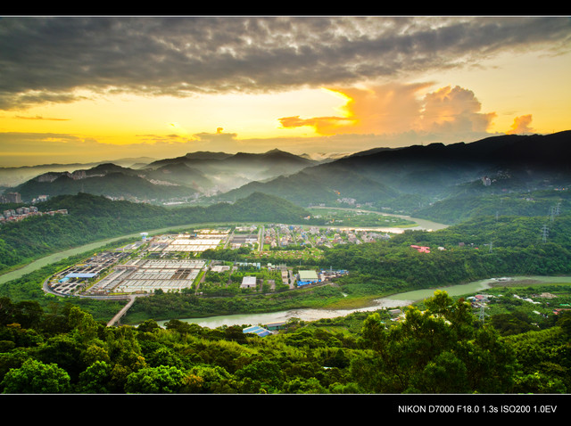http://i.dcview.tw/gallery/201107/f6bc8442210d8228bae02cc4d8ff0166.jpg