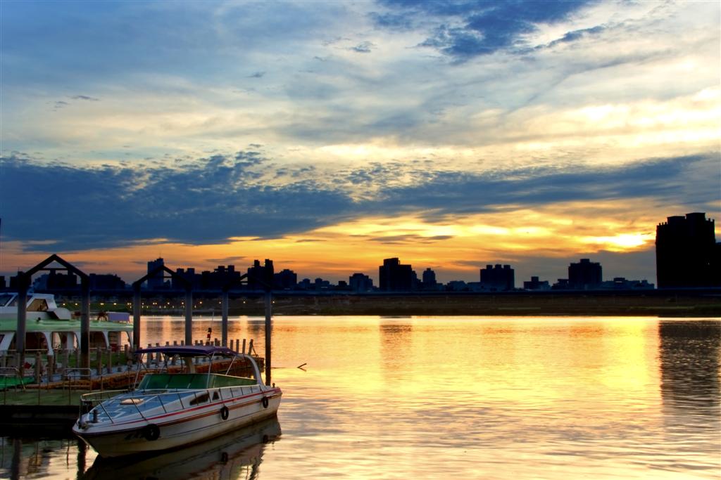 http://i.dcview.tw/gallery/201108/20cc3c6eb41616f32a2be3df2fc6f02e.jpg