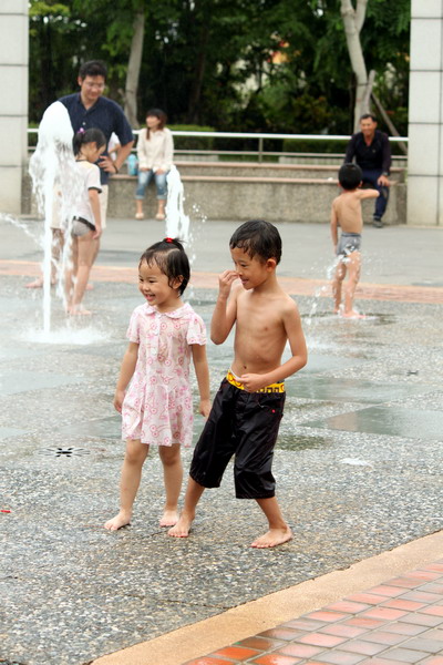 http://i.dcview.tw/gallery/201108/894336acbdcabfe0f372f5f53f64d07d.jpg