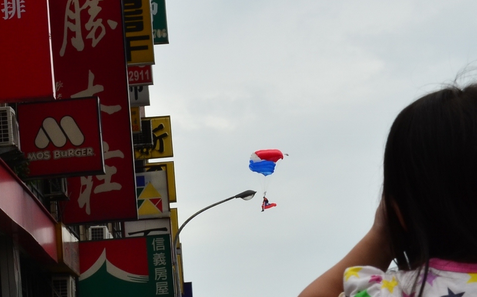 http://i.dcview.tw/gallery/201110/29b448502b02df8bcca4b29d42312ccc.jpg
