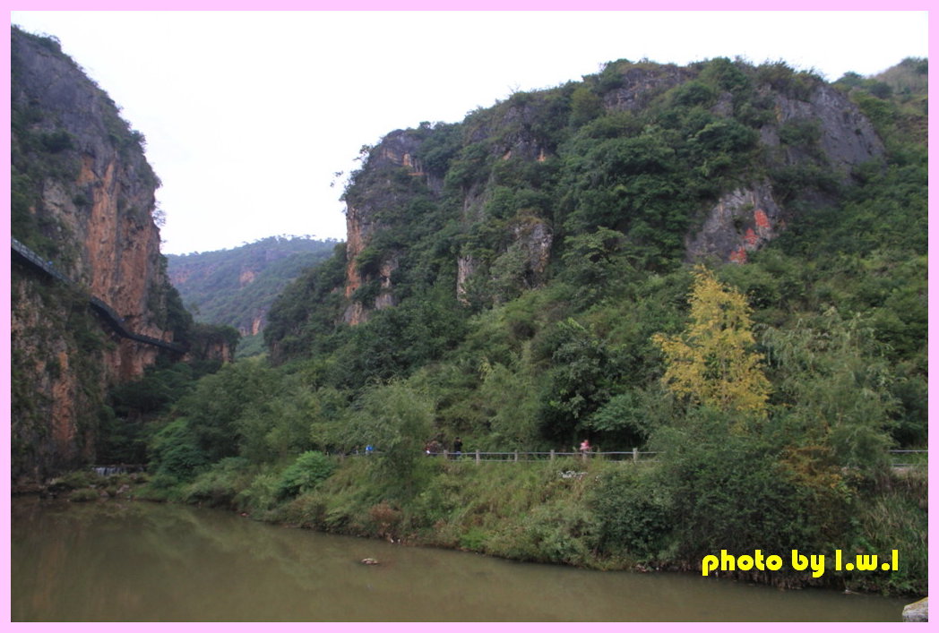 http://i.dcview.tw/gallery/201110/a4be75e2ecc33dacd6f14421524c3da5.jpg