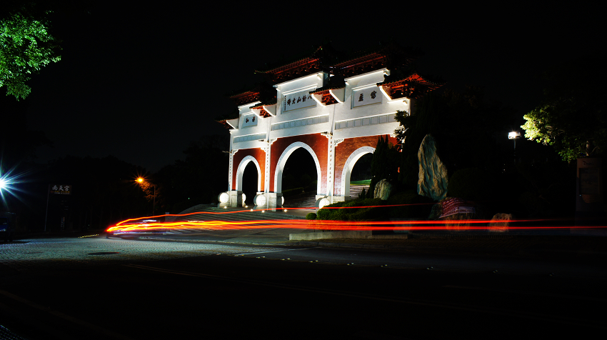 http://i.dcview.tw/gallery/201110/ef4496b040fe5c2d0408fc1abc0fc997.jpg