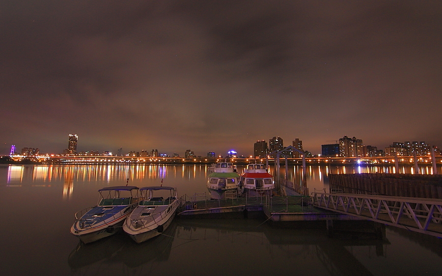 http://i.dcview.tw/gallery/201111/0f08481fb9e5186644c701868a46b4e4.jpg