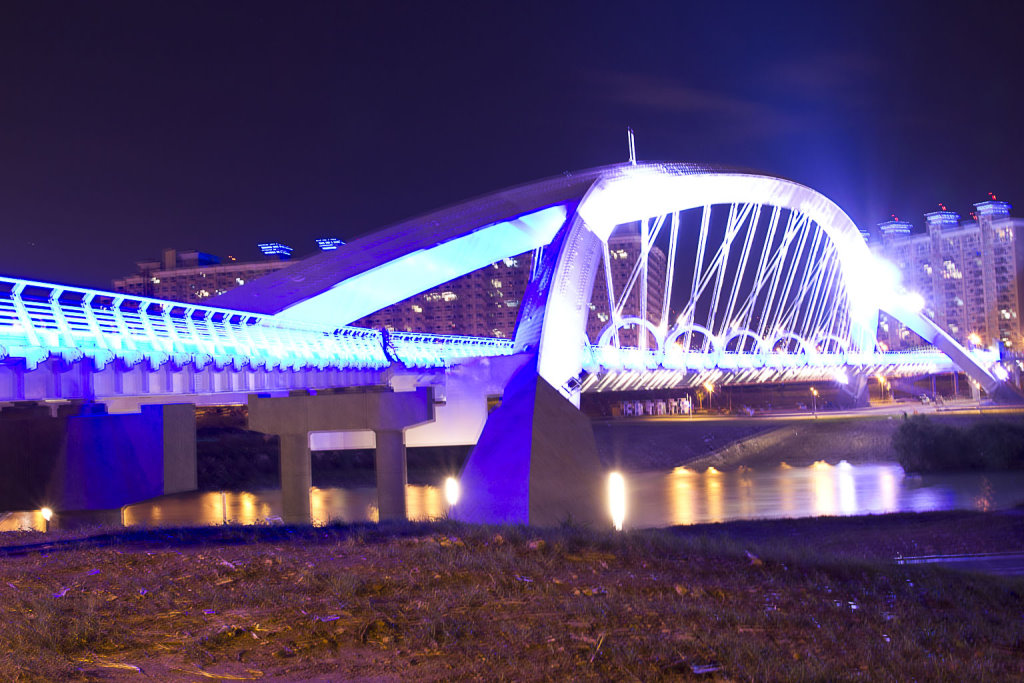 http://i.dcview.tw/gallery/201111/4d1bbfd96be143a0d1b977d9d0c37eb9.jpg