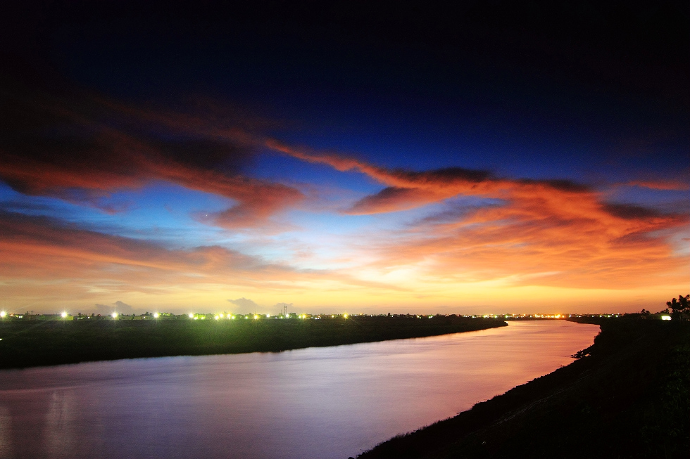 http://i.dcview.tw/gallery/201111/670f38389692915f00a6ac82aeb25004.jpg