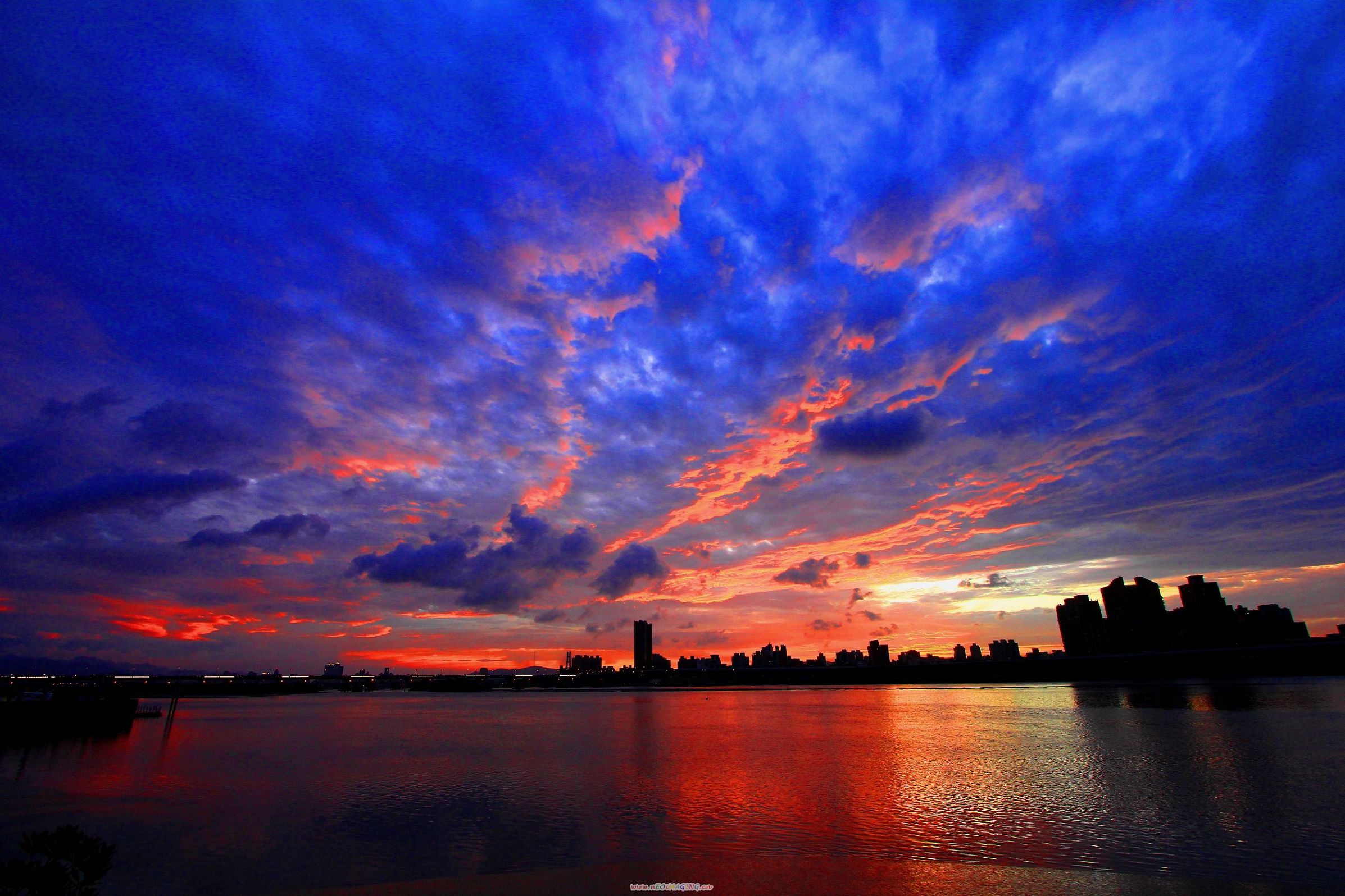 http://i.dcview.tw/gallery/201111/6d96712b37038d6bd82517060b45f2d1.jpg