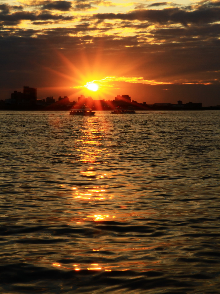 http://i.dcview.tw/gallery/201202/607c9365d18ff0989d299a978d87edad.jpg