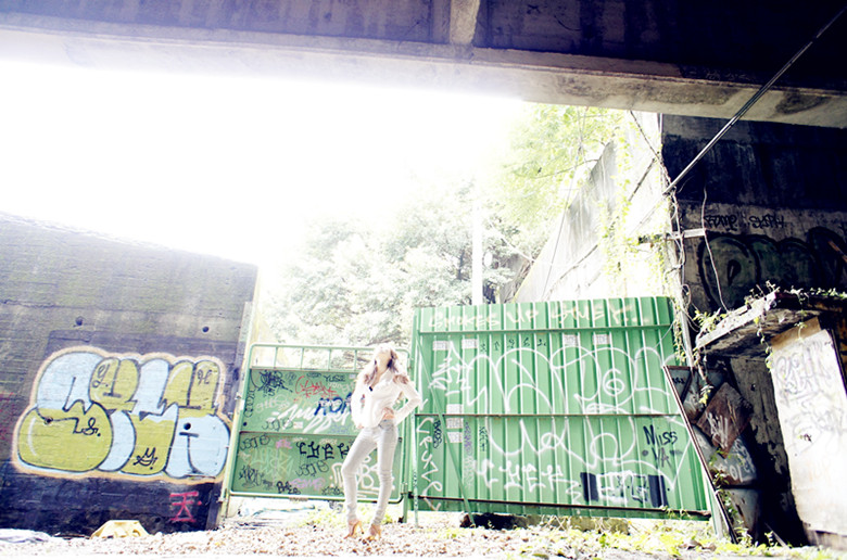 http://i.dcview.tw/gallery/201202/be331f3bd44078fb6ab40d11fa2e96de.jpg