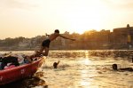 生與死的恆河，日落的恆河