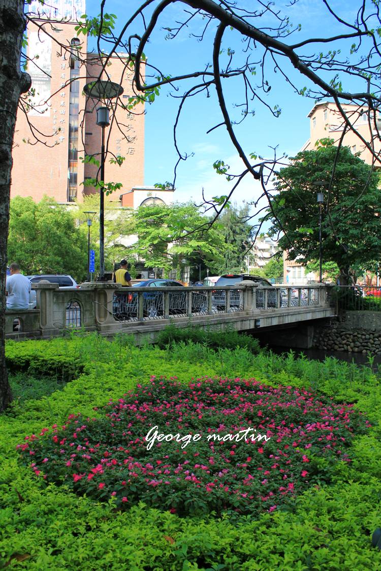 http://i.dcview.tw/gallery/201205/06d7b6f6c6ce4694831d198570f26c92.jpg