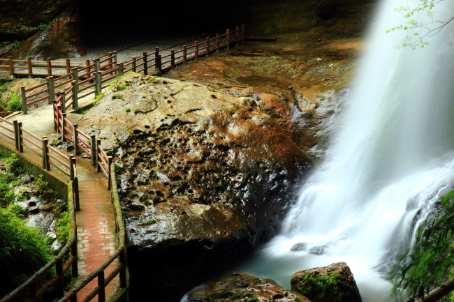 http://i.dcview.tw/gallery/201205/f14db5c957eeaf9e2c5a697e42edfaba.jpg