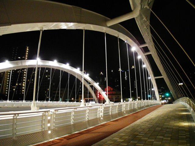 http://i.dcview.tw/gallery/201206/09473e147f9f944e2928792a7818da51.jpg