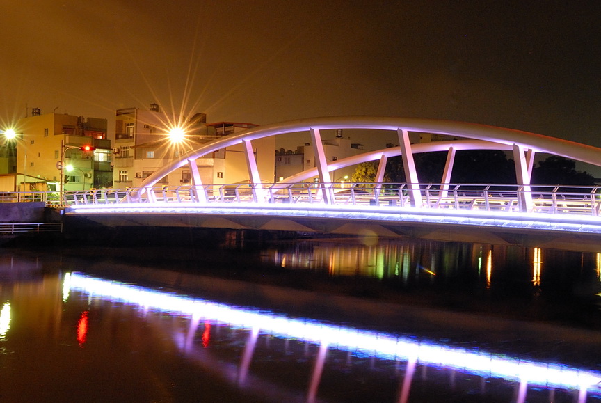http://i.dcview.tw/gallery/201206/0f90531bd3c0e7d9c3e84985a218370e.jpg