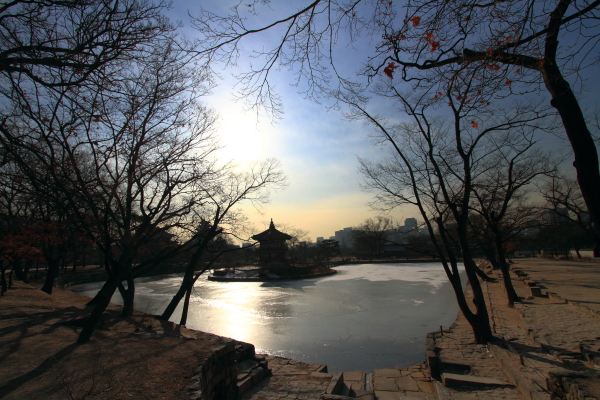 http://i.dcview.tw/gallery/201206/1f071d582f172f7820951468a9014aef.jpg