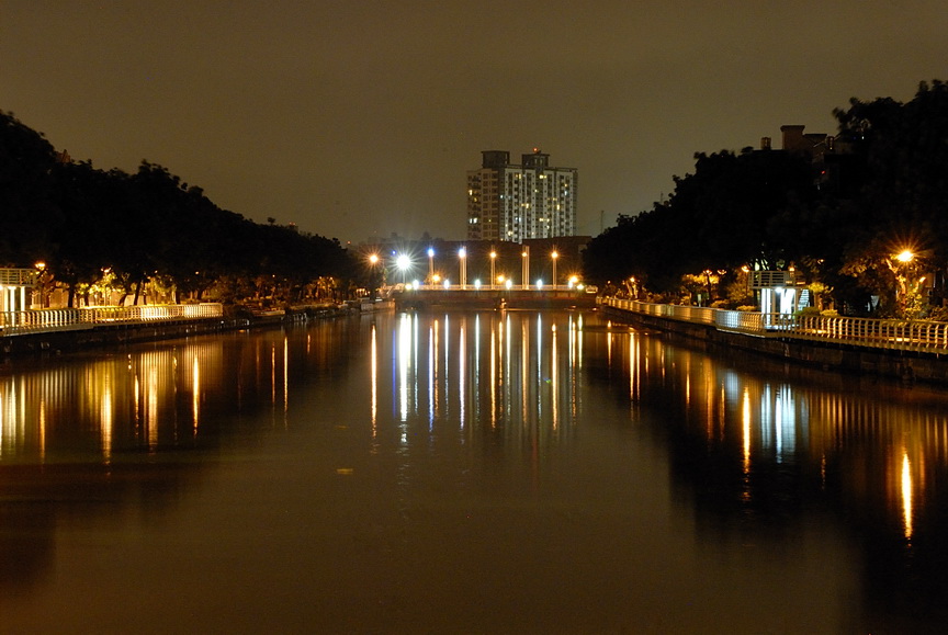http://i.dcview.tw/gallery/201206/30421979316f9654e9448b5eaa91a7a0.jpg
