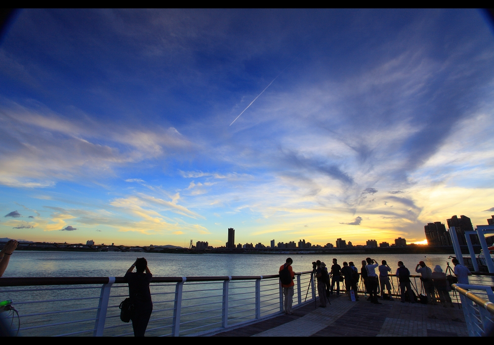 http://i.dcview.tw/gallery/201206/a87c22ef0515340a3520e7dc5a06b009.jpg