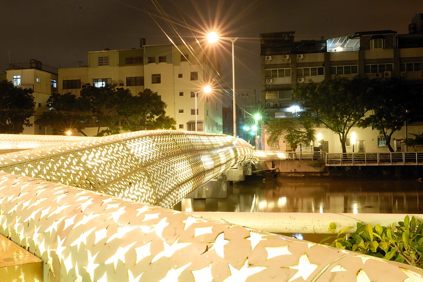 http://i.dcview.tw/gallery/201206/abce2803d55a60c2152ee539d892c628.jpg