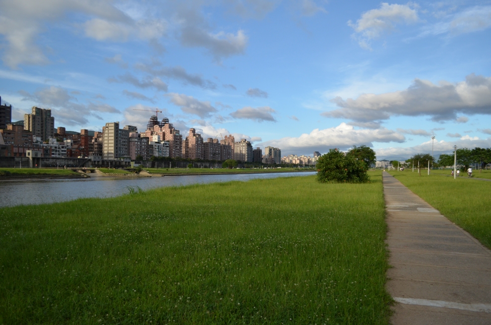 http://i.dcview.tw/gallery/201206/ec3930b110bea2e8d50fedd9ed85780c.jpg