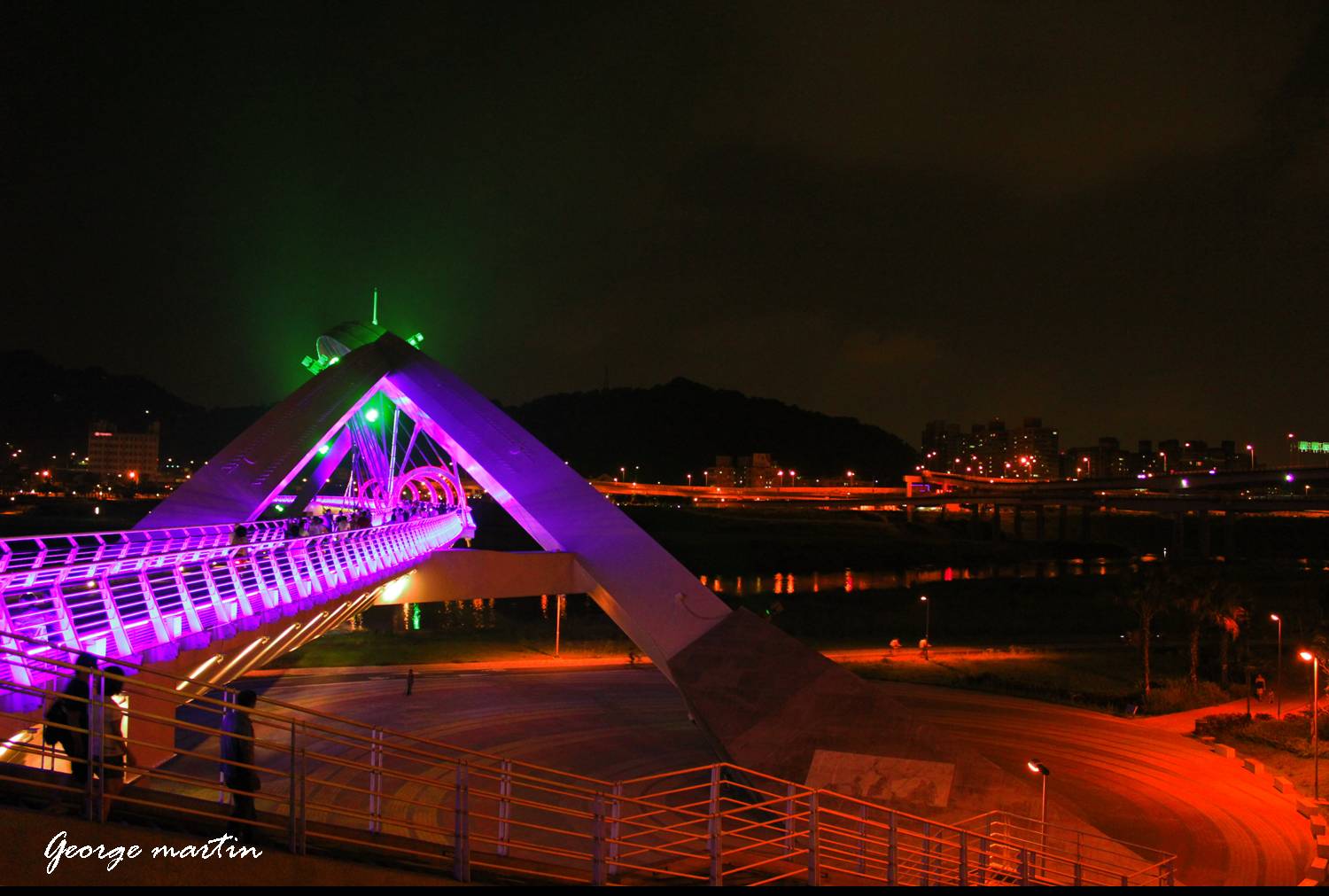 http://i.dcview.tw/gallery/201207/1982cf1b72f0b9c381ed2daf7da176a4.jpg