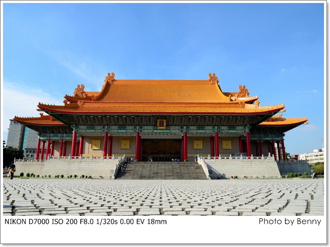 http://i.dcview.tw/gallery/201207/5c4783f26f15e94f5ccbff41e007a717.jpg