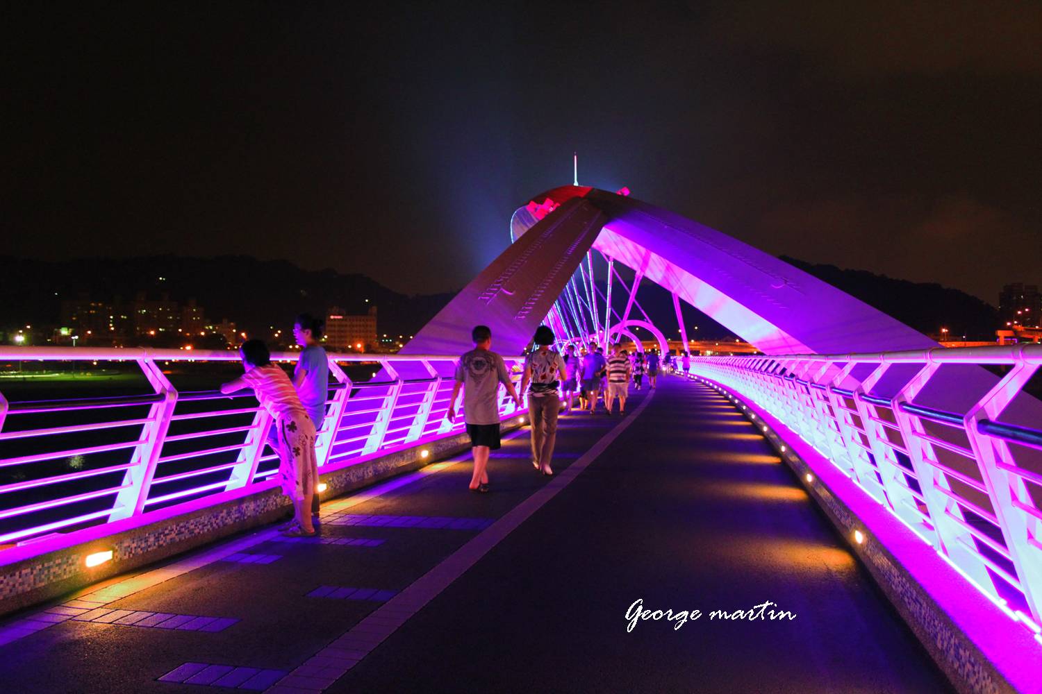 http://i.dcview.tw/gallery/201207/be09044c1e03f3ca44429f5a269b107b.jpg