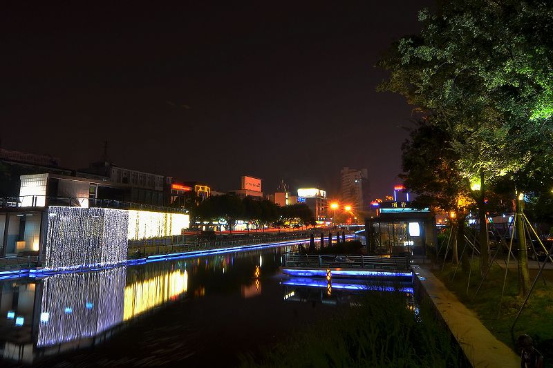 http://i.dcview.tw/gallery/201207/c8d57688c09e983cde1a0fd23147a452.jpg