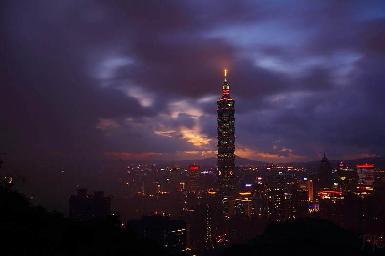 http://i.dcview.tw/gallery/201208/1f888810909bf0c729f06f4e2b09d2b7.jpg