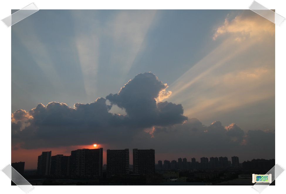 http://i.dcview.tw/gallery/201208/3a87449d402630ee36d6b6c0f39e0e67.jpg