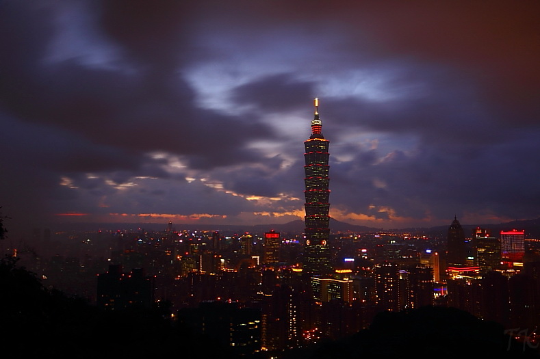 http://i.dcview.tw/gallery/201208/898445652b93cc65949a86473412dfef.jpg