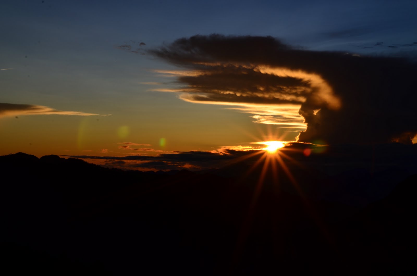 http://i.dcview.tw/gallery/201208/a8ed1c3d906454652385126705c08cb8.jpg