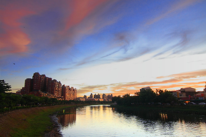 http://i.dcview.tw/gallery/201208/b2421ae9b5250909e46cdeb6afc6d79f.jpg