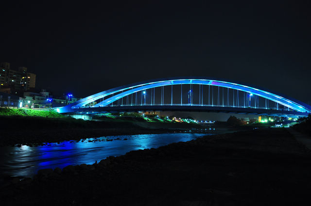 http://i.dcview.tw/gallery/201209/737727855af2a9d3a132e63452cd350d.jpg