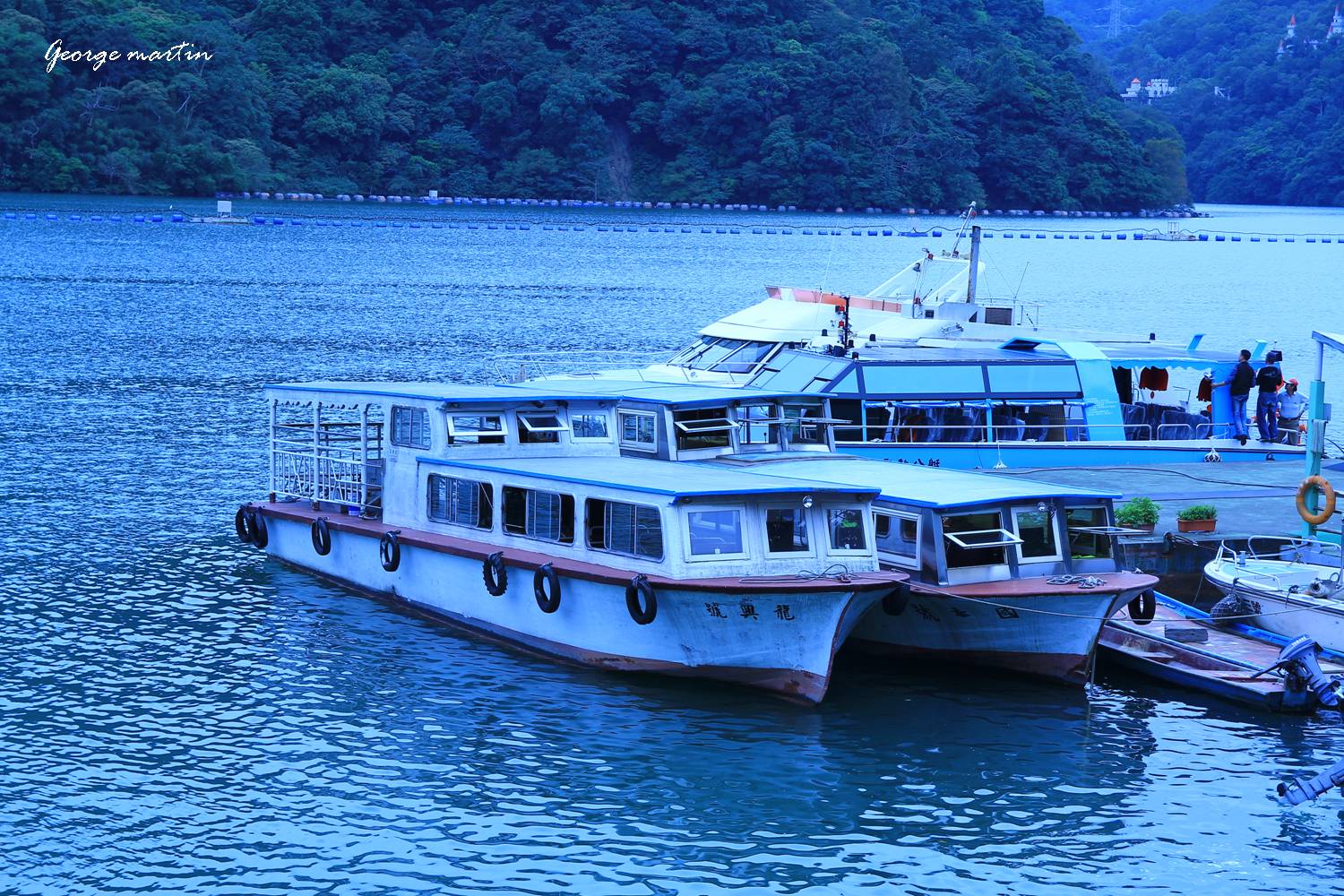 http://i.dcview.tw/gallery/201210/7ec1703702ec50908423092691acac9a.jpg