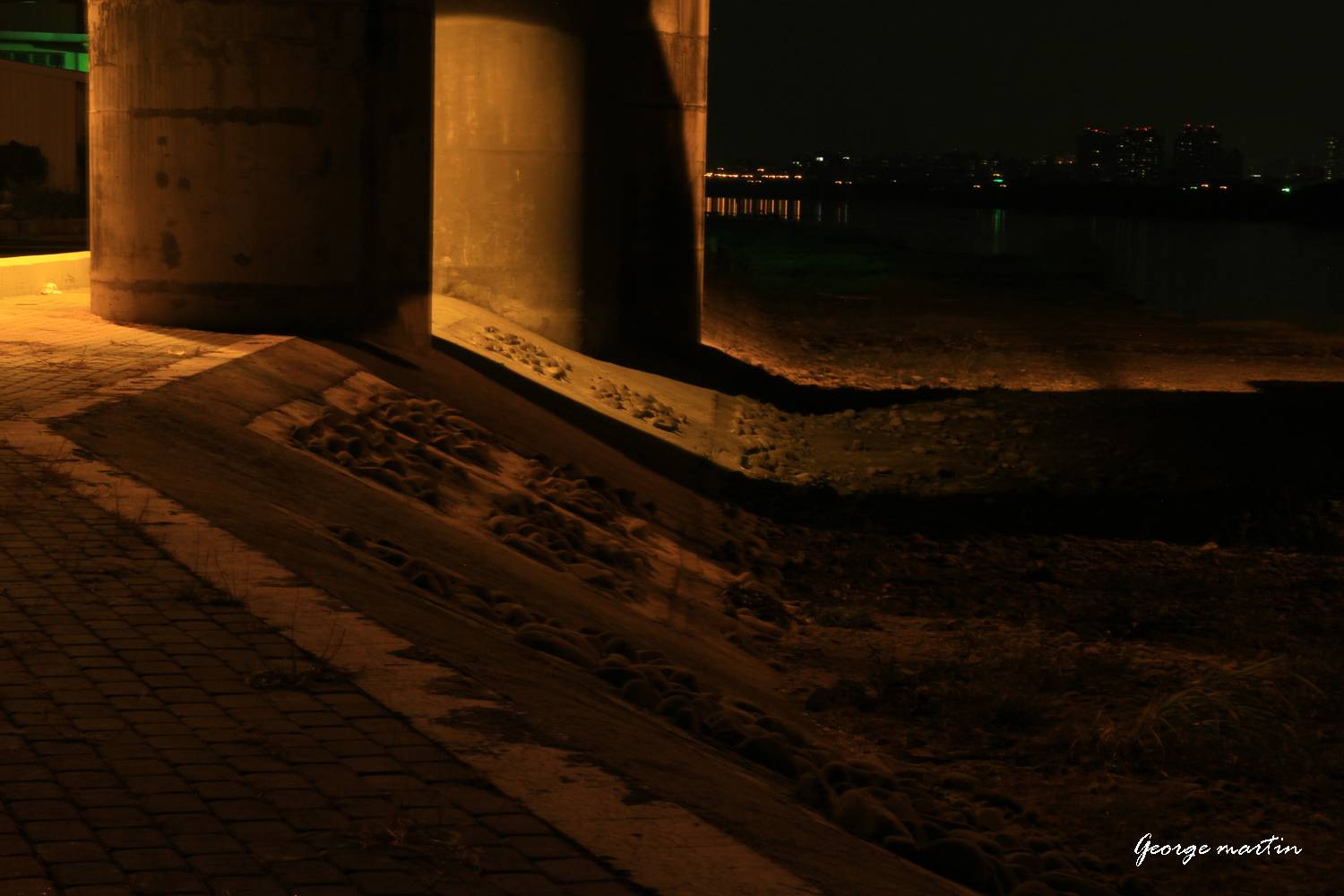 http://i.dcview.tw/gallery/201210/ae245070cd39637c865392889b0c6384.jpg