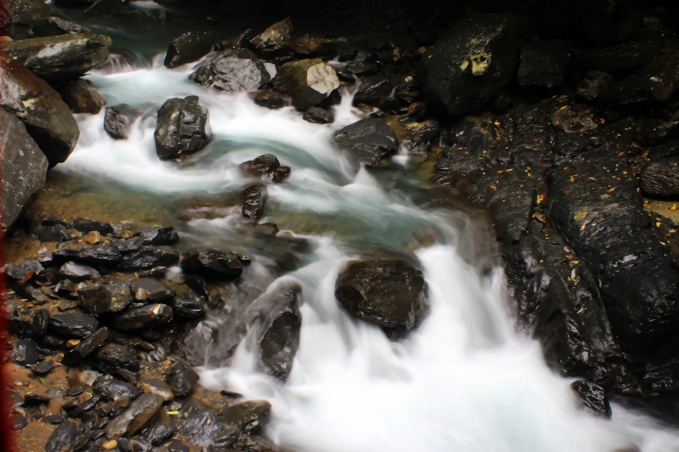 http://i.dcview.tw/gallery/201210/dd9b71d344c25d83db119cc51cf60d30.jpg