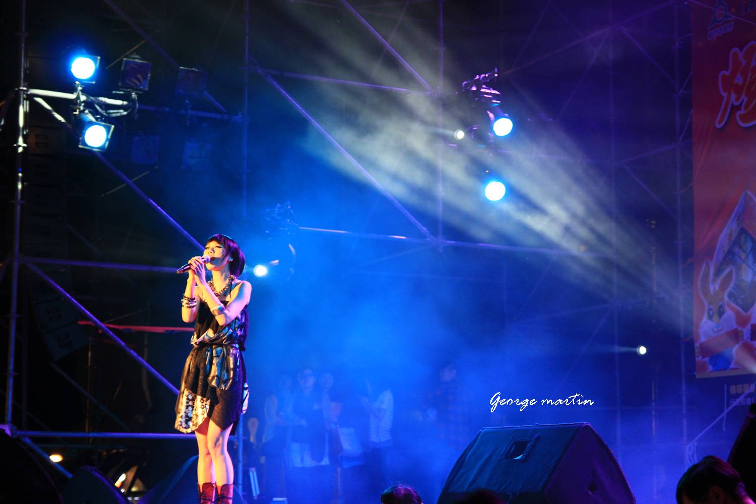 http://i.dcview.tw/gallery/201210/f84da39f5e749d7d53ef3fc5e78a8f91.jpg